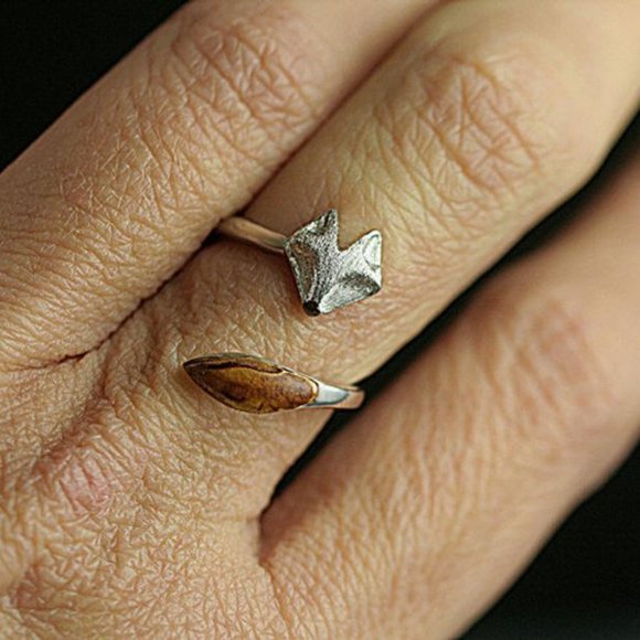 wood wrap fox ring. Adjustable silver ring with fox face and wooden tail. - Picture 2 of 4